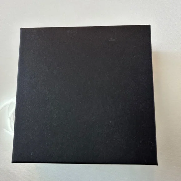 Jo Malone Gift Box Square Medium Size 6x6 - Picture 3 of 5